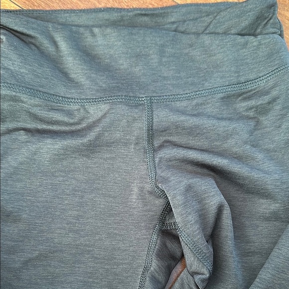 Old Navy Green Leggings with Soft Stretchy Material and Wide Elastic Waistband - Picture 4 of 5